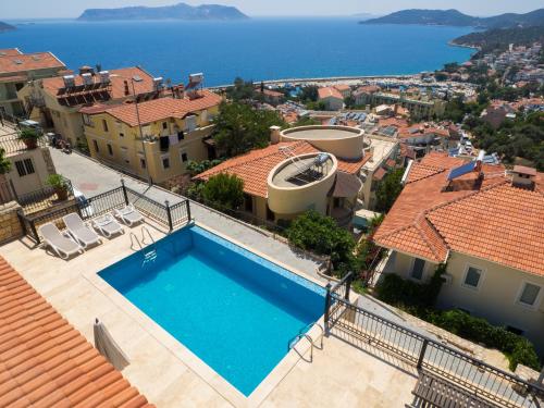 Pogled na bazen u objektu Hideaway Penthouse Apartment ili u blizini