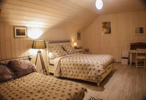 Katil atau katil-katil dalam bilik di Pesaulhé