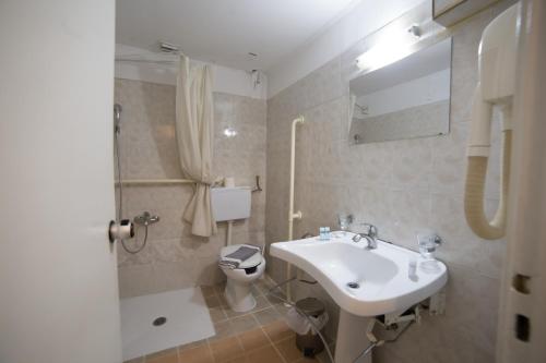Kúpeľňa v ubytovaní Nafsika Hotel Athens Centre