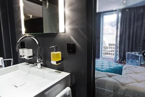 a bathroom with a sink and a mirror at Posthotel Alexander Herrmann in Wirsberg