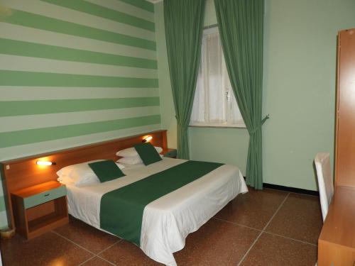 A bed or beds in a room at Albergo Glory