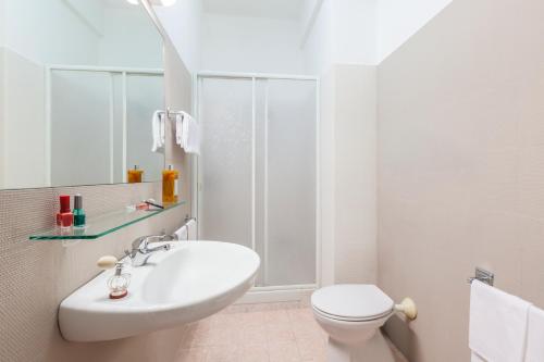 Un baño de ibis styles Trani
