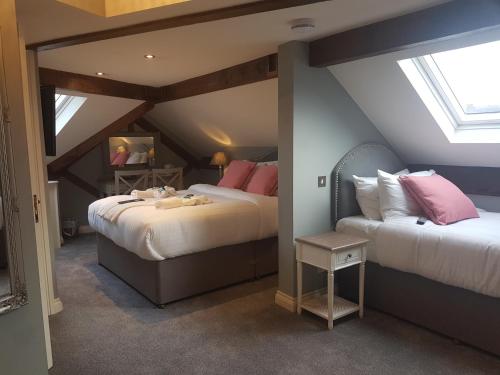 a room with two beds in a attic at The Royal Oak in Woodford