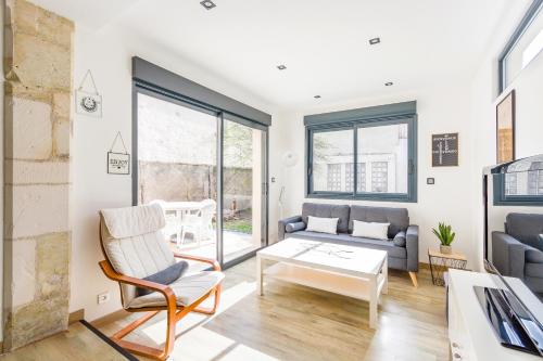 a living room with a couch and a table at La Parenthèse in Amboise