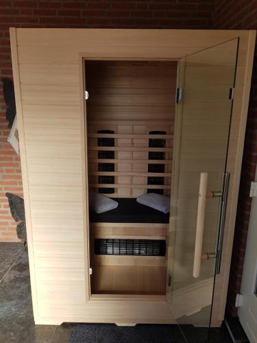 Imagen de la galería de Het Gildehuis met sauna en jacuzzi, en Stevensweert