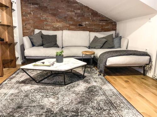 Posezení v ubytování Contemporary apartment with amazing view of Skopje