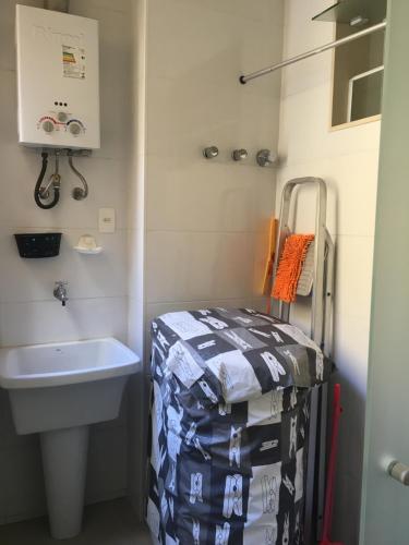 Ванная комната в Apartamento em Copacabana - Rua Bolívar - 2 Quartos - Excelente Localização