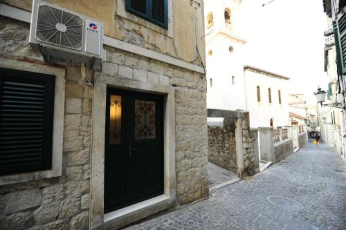 The Star Apartment