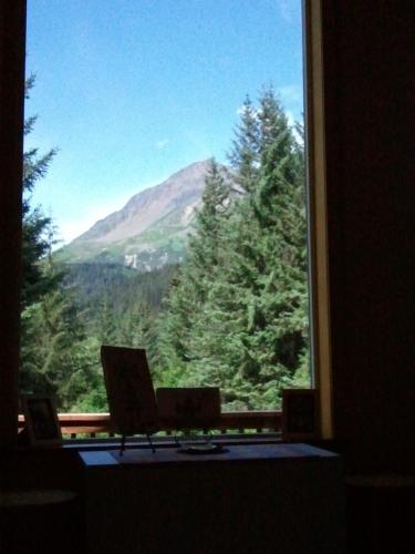 Glacier Creek Lodging – Photos 5