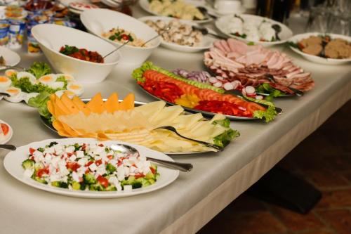 Comida en o cerca de este apartahotel