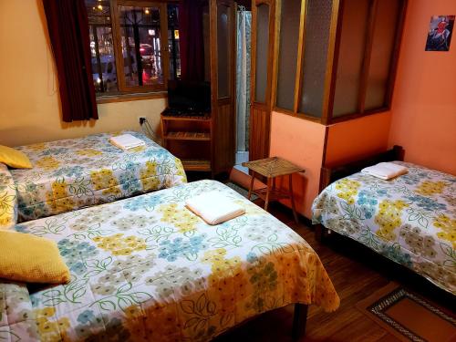 מיטה או מיטות בחדר ב-Hostal La Nuit