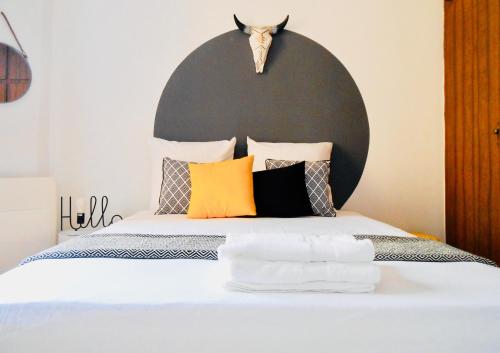 Un pat sau paturi într-o cameră la Nuances d'Azur - Bel Azur