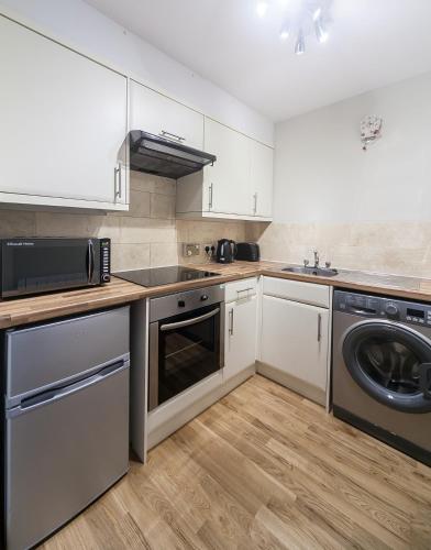 Kuchyň nebo kuchyňský kout v ubytování Cosy Ness Escape, 16B Ardconnel Street