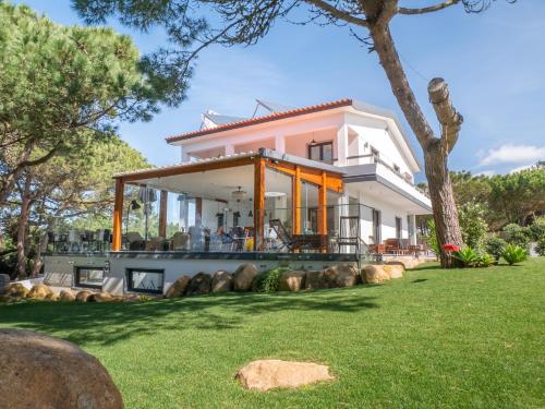 Κήπος έξω από το Azen Cool House