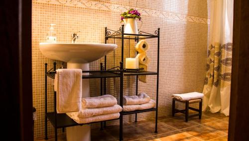a bathroom with a sink and a white sink at Casa Rural Tia Catalina in Fuentealbilla