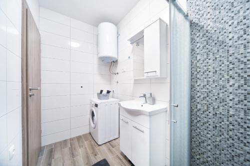 Gallery image of Deluxe Apartments Franić in Suko&scaron;an