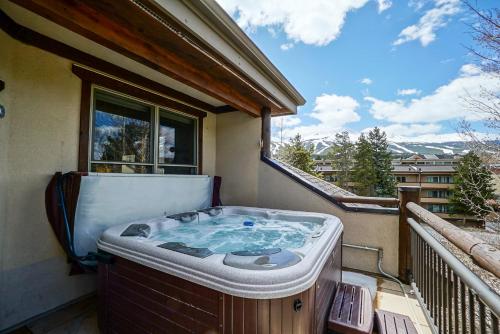 Μπαλκόνι ή βεράντα στο Corral at Breckenridge Raven Condo: Soaking Tub, Views
