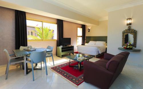 TV a/nebo společenská místnost v ubytování Appart-Hotel Amina Resort