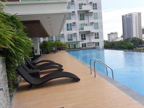 Kolam renang di atau dekat dengan Abreeza Place Tower1 by Chriza