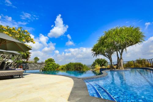 Bazén v ubytovaní Abhayagiri - Sumberwatu Heritage Resort alebo v jeho blízkosti