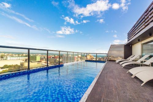 a swimming pool on the roof of a building at RedDoorz Plus @ Jones Avenue Cebu in Cebu City