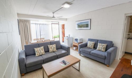 a living room filled with furniture and a couch at Murwillumbah Motor Inn in Murwillumbah