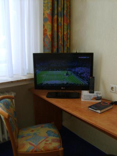 TV a/nebo společenská místnost v ubytování City Hotel by celina