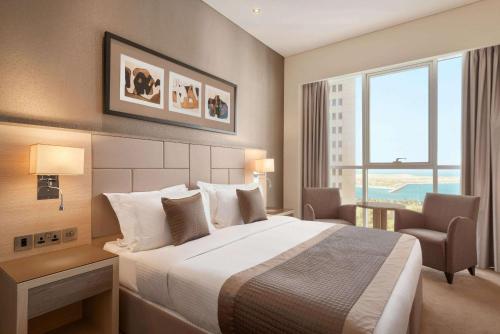 Katil atau katil-katil dalam bilik di TRYP by Wyndham Abu Dhabi City Center