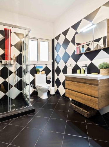 Athens' Top Location Romantic & Well Decor Shining Star