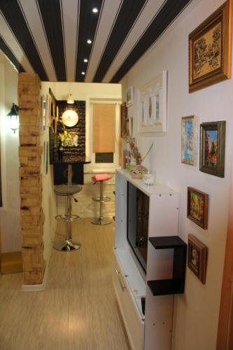Dapur atau dapur kecil di Комфортные апартаменты Ак Чокина 99 Apartment on Ak Chokin 99