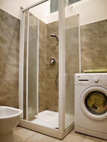 a shower in a bathroom with a washing machine at Matteotti in Sanremo