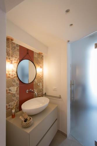 a bathroom with a sink and a mirror at Little House in Syracuse