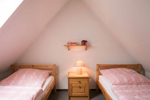 Llit o llits en una habitació de Ferienhaus "An der Bäke"