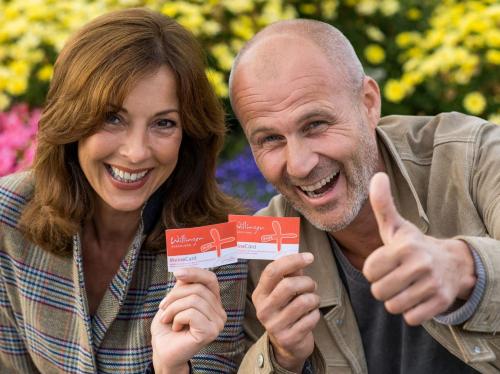 a man and a woman giving a thumbs up at Fewo C am Kurpark mit MeineCardPlus in Willingen