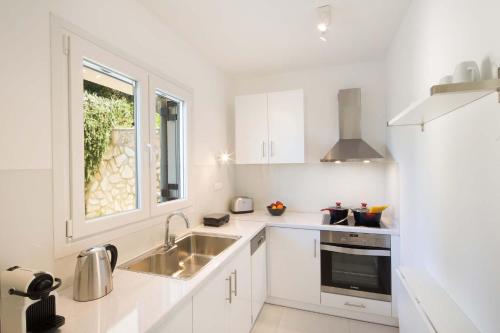 Seaview Luxurious Apartment near Corfu town by Konnect - Adults only