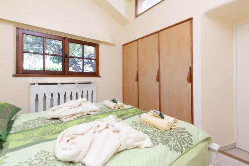 a bedroom with two beds with towels on them at Haus mit Garten über der Bucht von Cannes in Vallauris