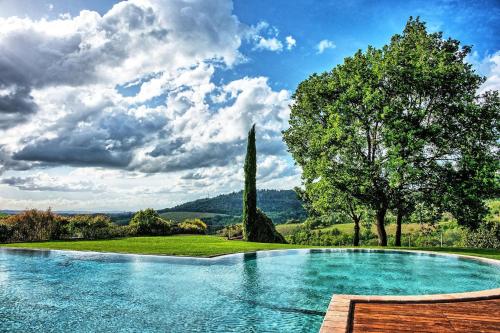Kolam renang di atau dekat dengan Villa Petrognano by PosarelliVillas