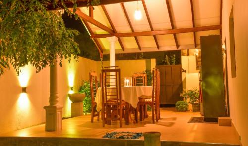 Khu vực ghế ngồi tại Golden Pearl Private Villa Tangalle