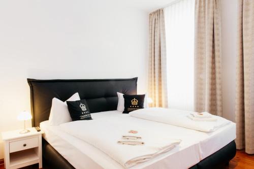 a bedroom with a large white bed with a black headboard at Hotel & Restaurant "Deutscher Kaiser" in Perleberg