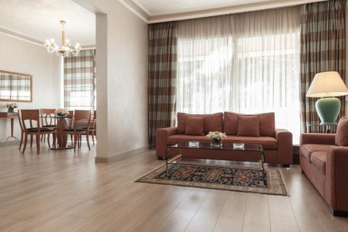 Гостиная зона в Lahoya Homes