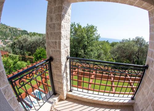 Gallery image of Townhouse Virginia in Petrovac na Moru