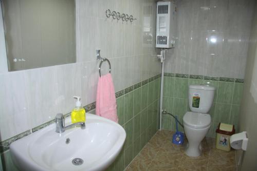 Ένα μπάνιο στο YOKUB Guest House