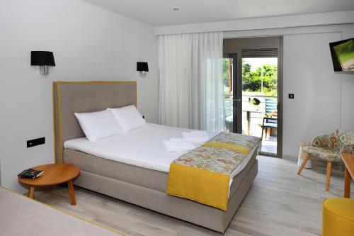 Postel nebo postele na pokoji v ubytování Kallini Apartments