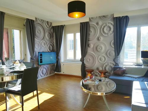 Гостиная зона в Zurich Suite - your home away from home - with washer, dryer and lots of space