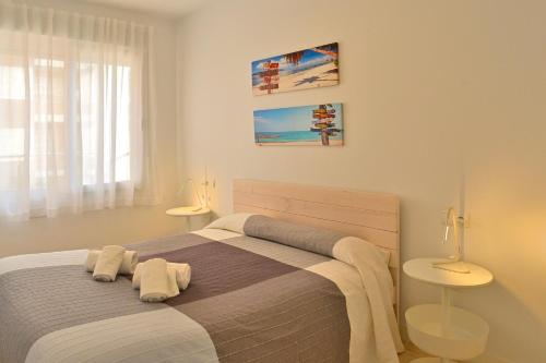 A bed or beds in a room at MyFlats La Palma