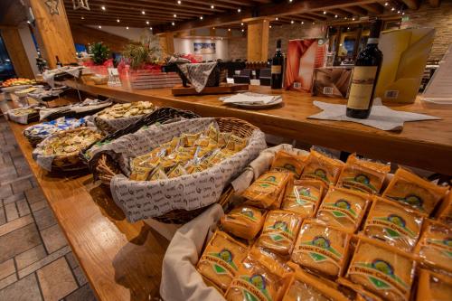 a store filled with lots of different types of bread at Hotel Piandineve in Passo del Tonale