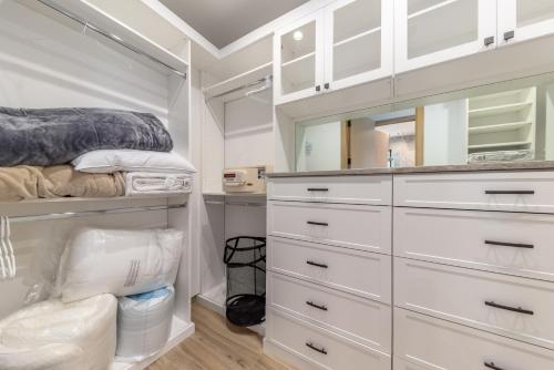 a closet with white drawers and a bed at Nirvana Shores in Stuart