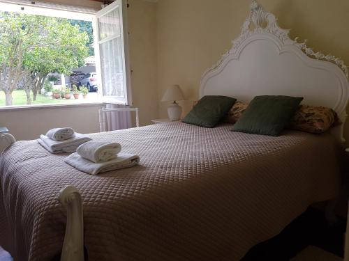 a bedroom with a large bed with towels on it at Cozy Villa Cristelo - Family & Friends in Cristelo