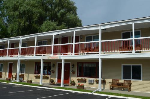 a building with a parking lot in front of it at Cozy Corner Motel in Williamstown