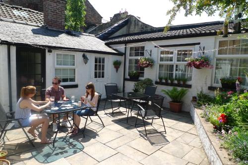 Courtyard Cottage